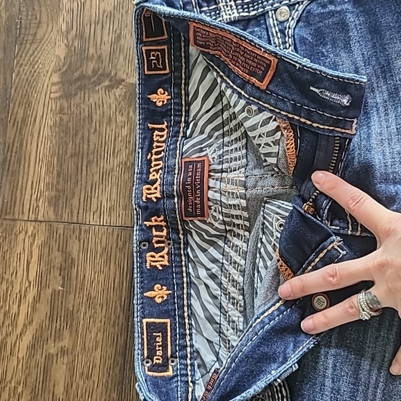 Rock Revival (Dariel) Mid-Rise skinny Jeans. Womens Size: W23x30 - Picture 3 of 9